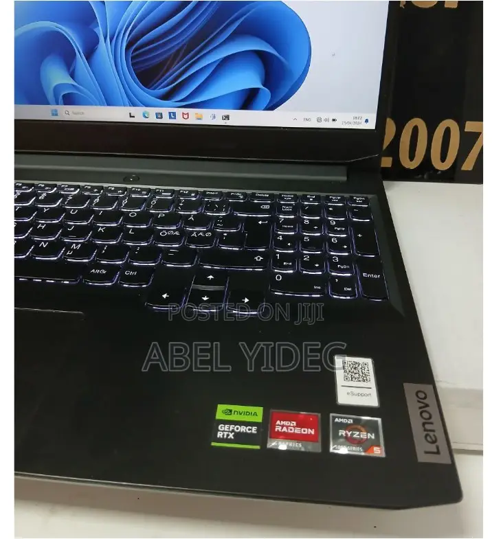 New Laptop Lenovo IdeaPad 520 8GB AMD Ryzen 5 SSD 512GB