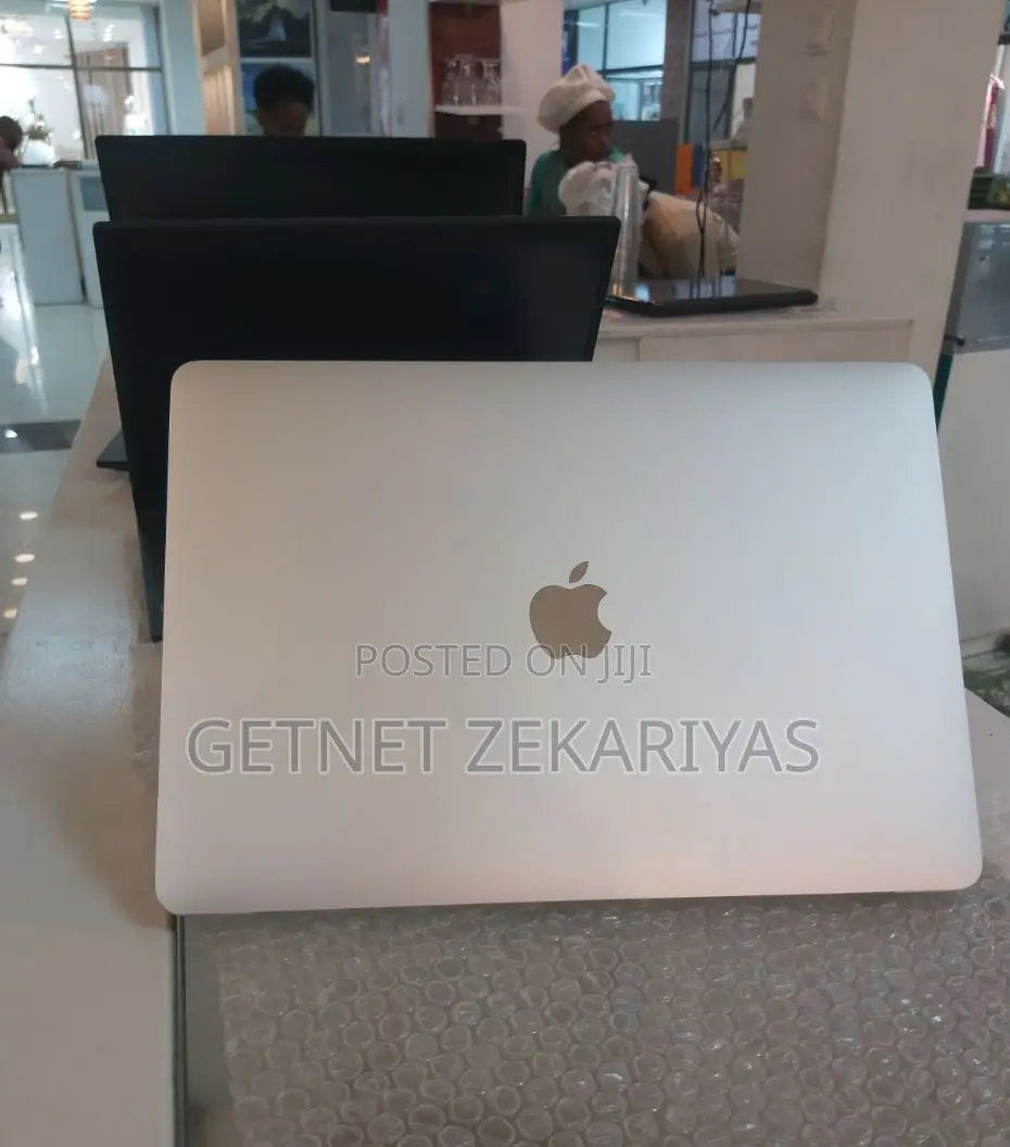 New Laptop Apple MacBook Pro 2020 8GB Intel Core I5 SSD 256GB