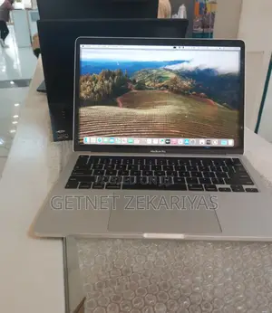 New Laptop Apple MacBook Pro 2020 8GB Intel Core I5 SSD 256GB