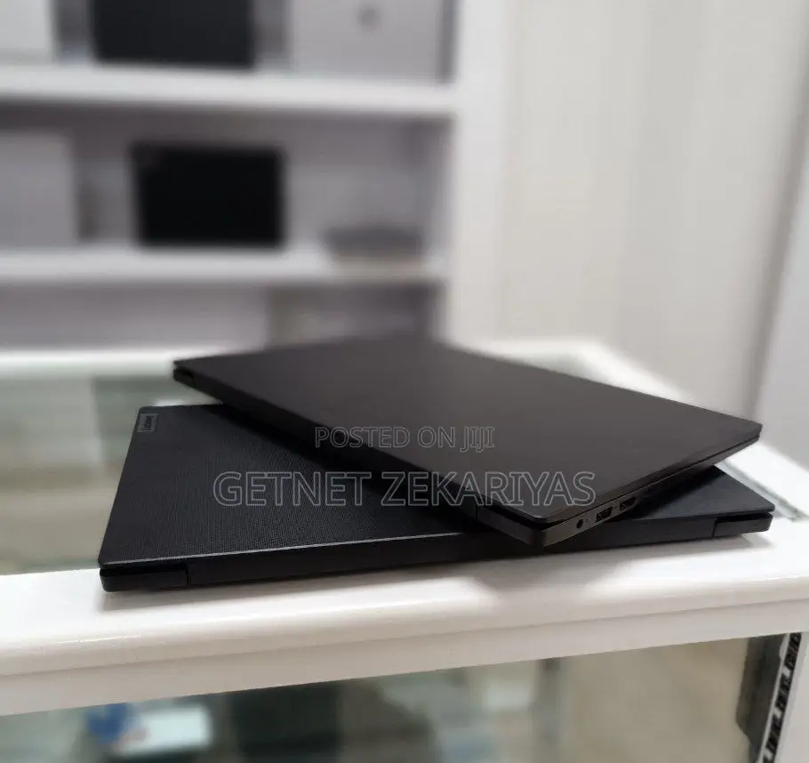 New Laptop Lenovo V15 8GB AMD Ryzen 3 SSD 256GB