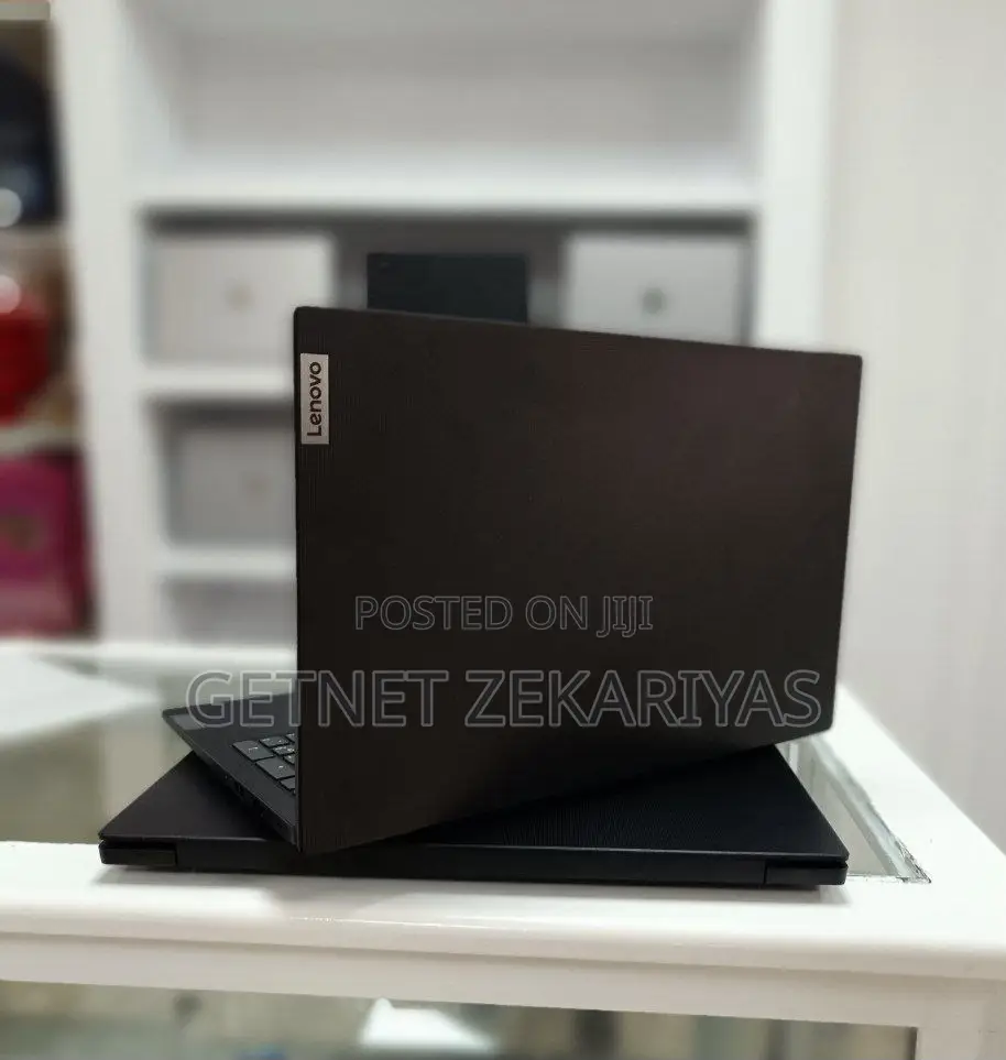 New Laptop Lenovo V15 8GB AMD Ryzen 3 SSD 256GB