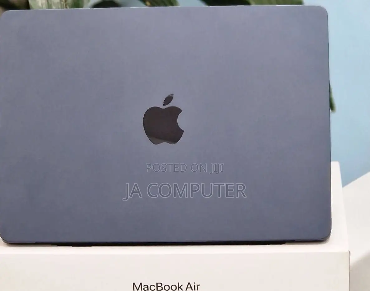 New Laptop Apple MacBook Air 2022 M2 8GB Apple M2 SSD 256GB