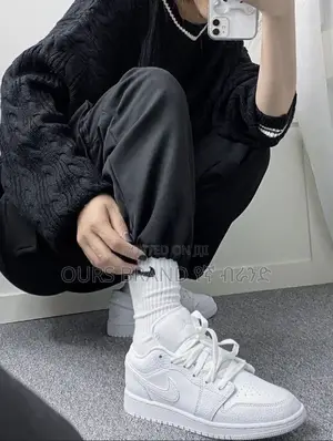 Photo - Air Jordan 1 Low Triple White Shoes High Quality Luxurious