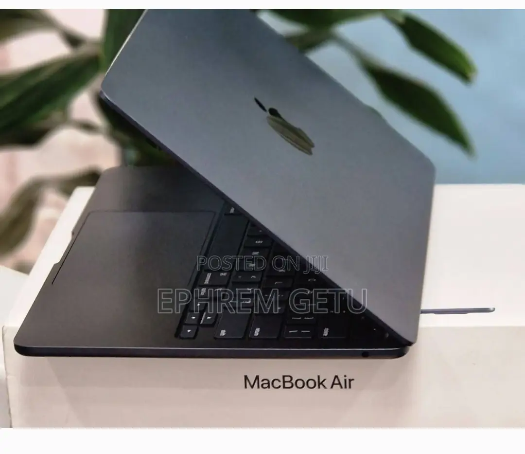 New Laptop Apple MacBook Air 2022 M2 8GB Apple M2 SSD 256GB
