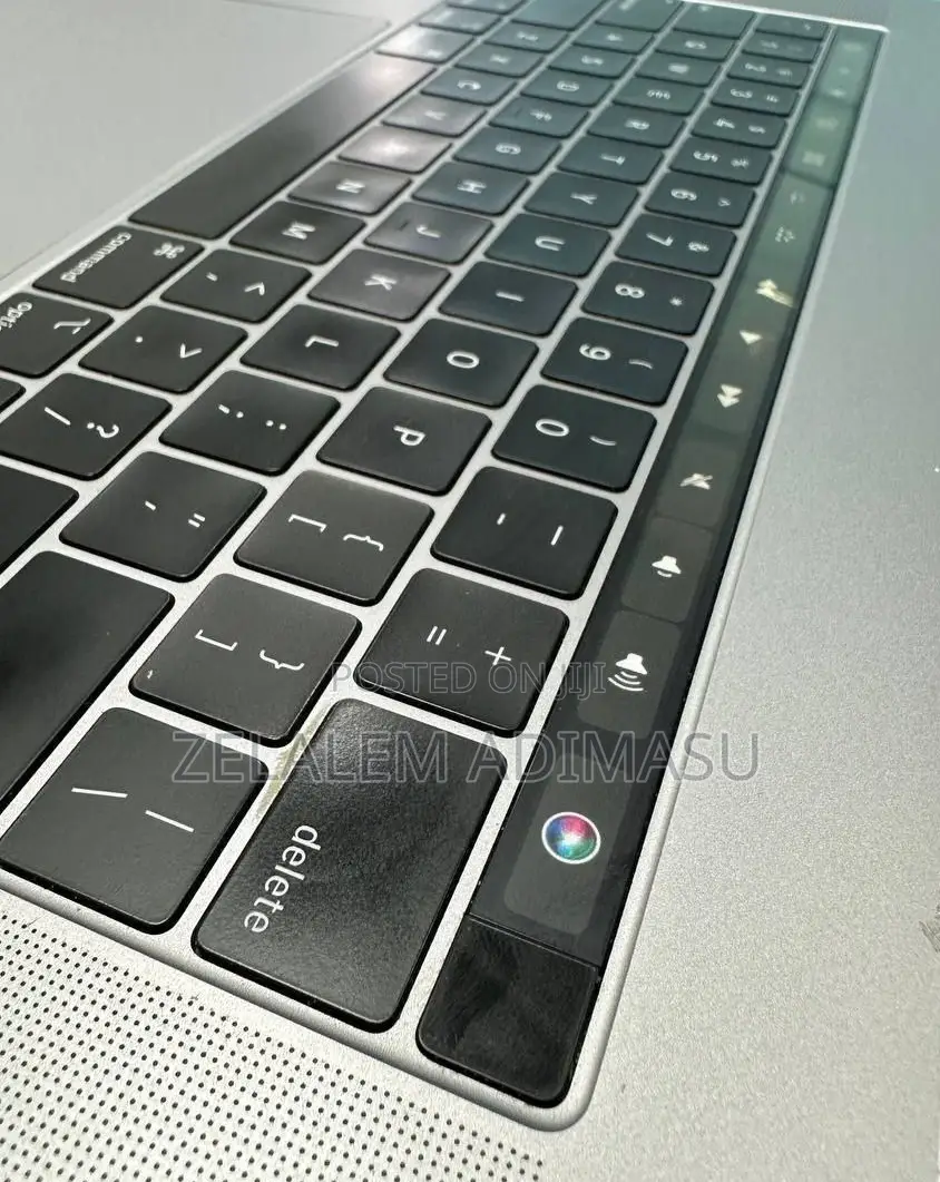 New Laptop Apple MacBook Pro 2018 32GB Intel Core I9 SSD 1T