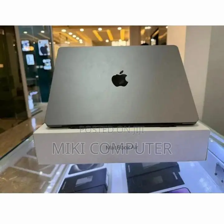 New Laptop Apple MacBook Air 2022 M2 8GB Intel SSD 256GB