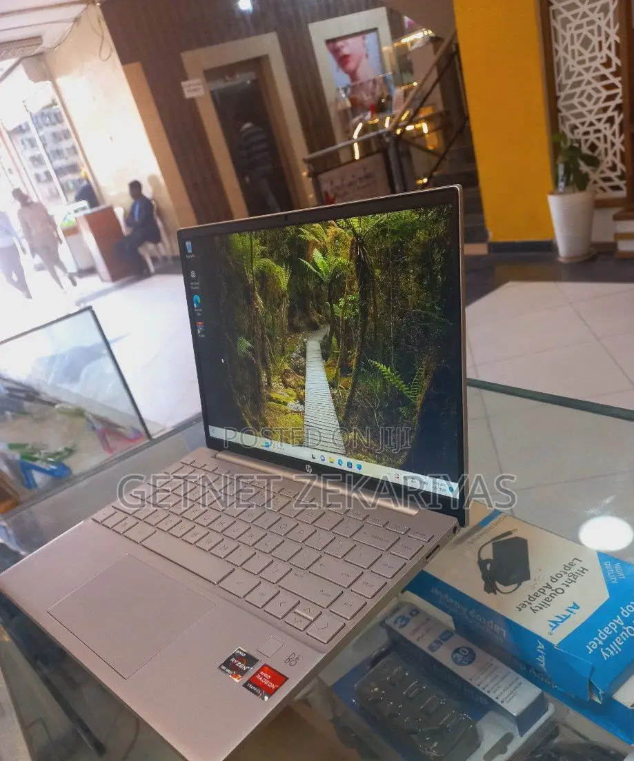 New Laptop HP Pavilion 13 16GB AMD Ryzen 7 SSD 512GB