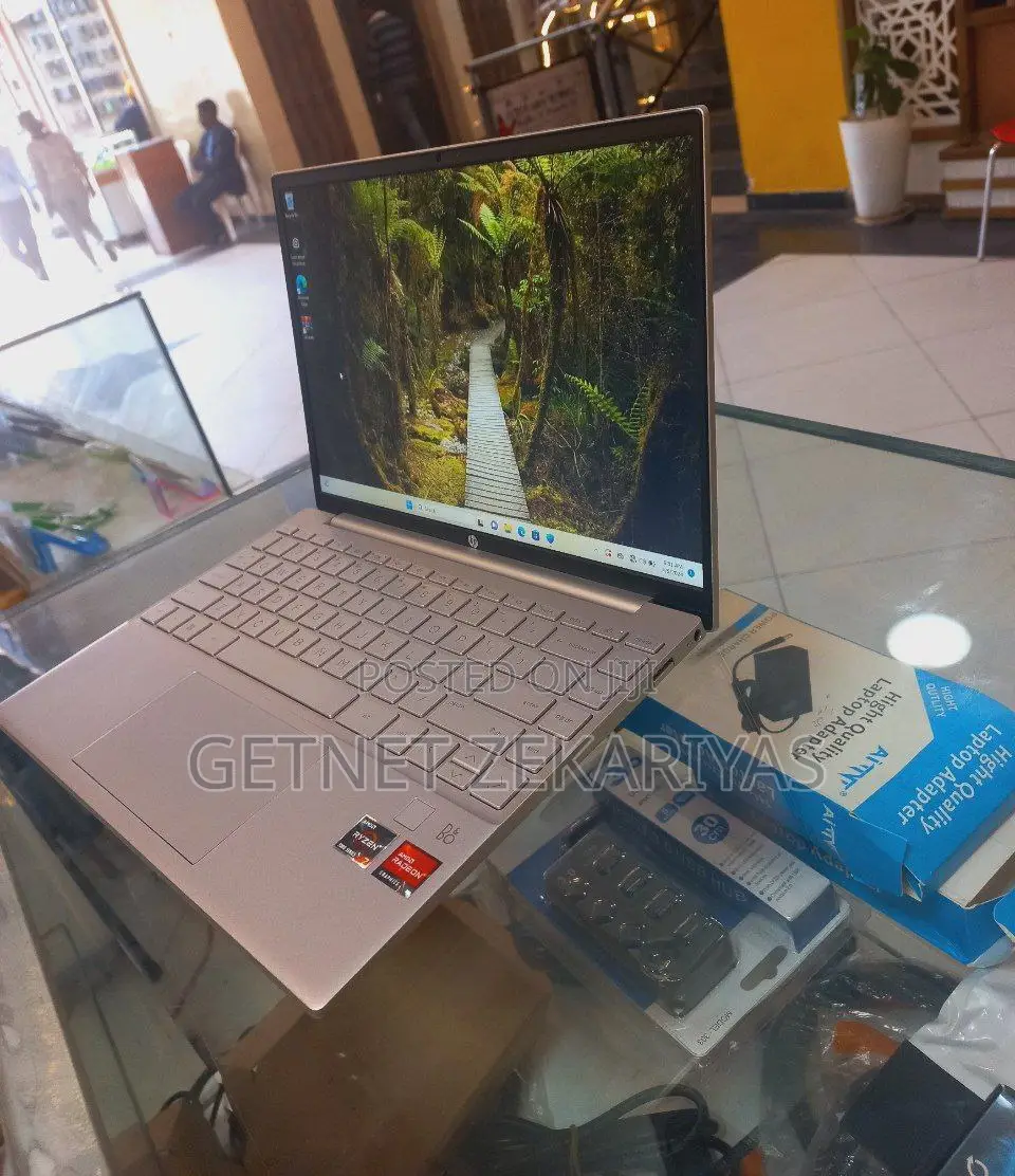 New Laptop HP Pavilion 13 16GB AMD Ryzen 7 SSD 512GB