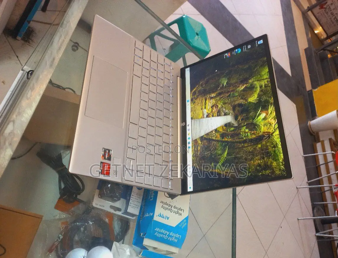 New Laptop HP Pavilion 13 16GB AMD Ryzen 7 SSD 512GB