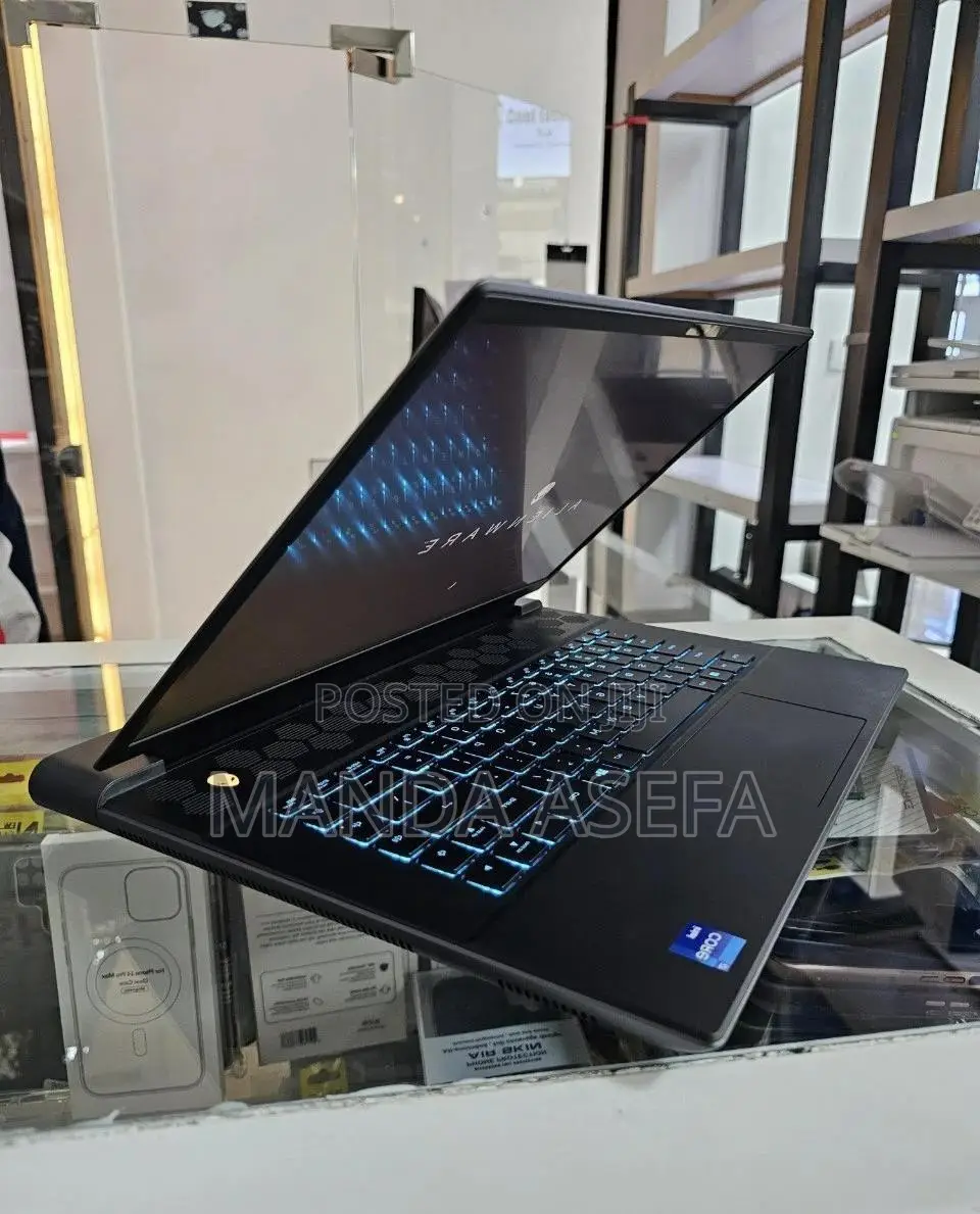 New Laptop Alienware M17x R2 16GB Intel Core I7 SSD 1T