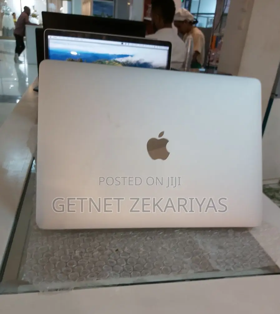 New Laptop Apple MacBook Pro 2018 16GB Intel Core i5 SSD 256GB