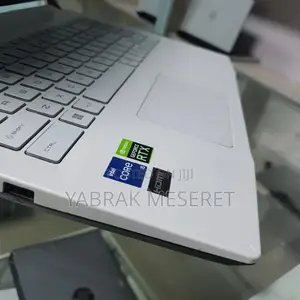 New Laptop MSI 16GB Intel Core i5 SSD 512GB