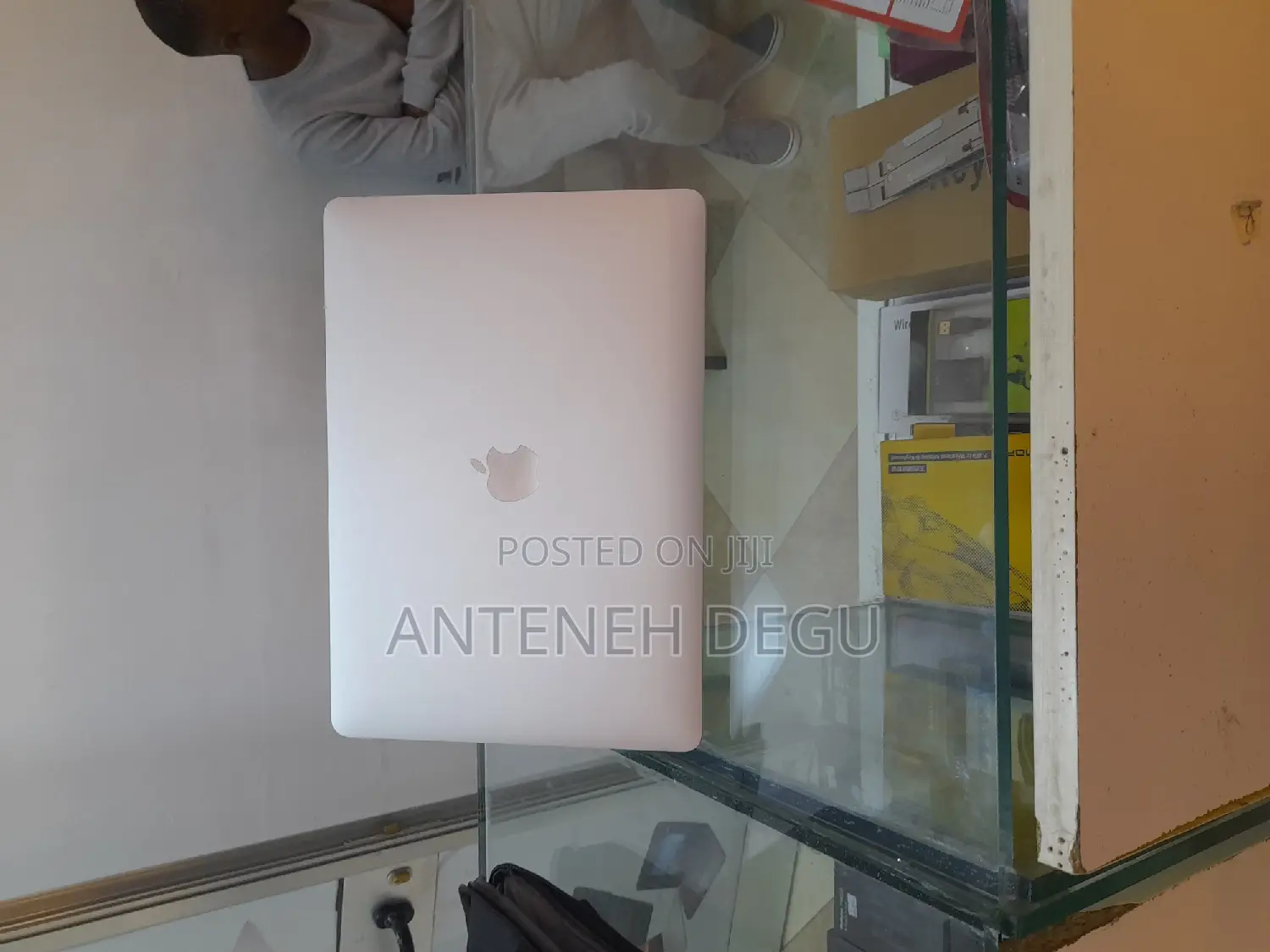 New Laptop Apple MacBook Pro M1 8GB Apple M1 Pro SSD 256GB