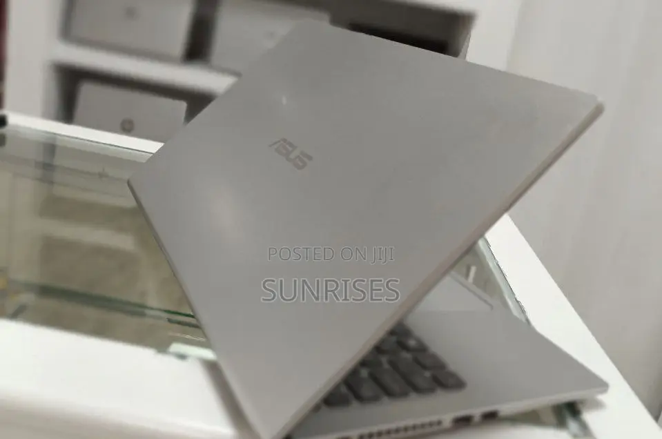 New Laptop Asus VivoBook 15 X505BA 8GB Intel Core I5 SSD 512GB