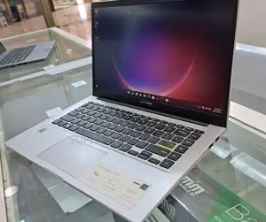 New Laptop Asus VivoBook 15 X505BA 8GB Intel Core I3 SSD 256GB