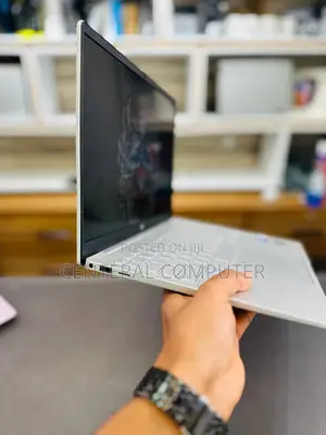 New Laptop Dell Precision 17 M7710 16GB Intel Core I7 SSD 512GB