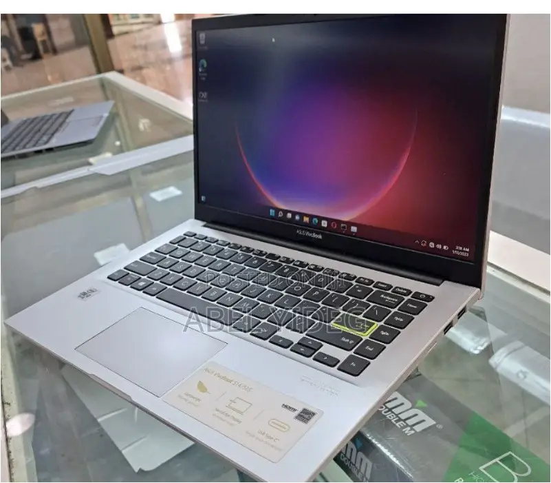 New Laptop Asus VivoBook V551LA 8GB Intel Core I3 SSD 256GB