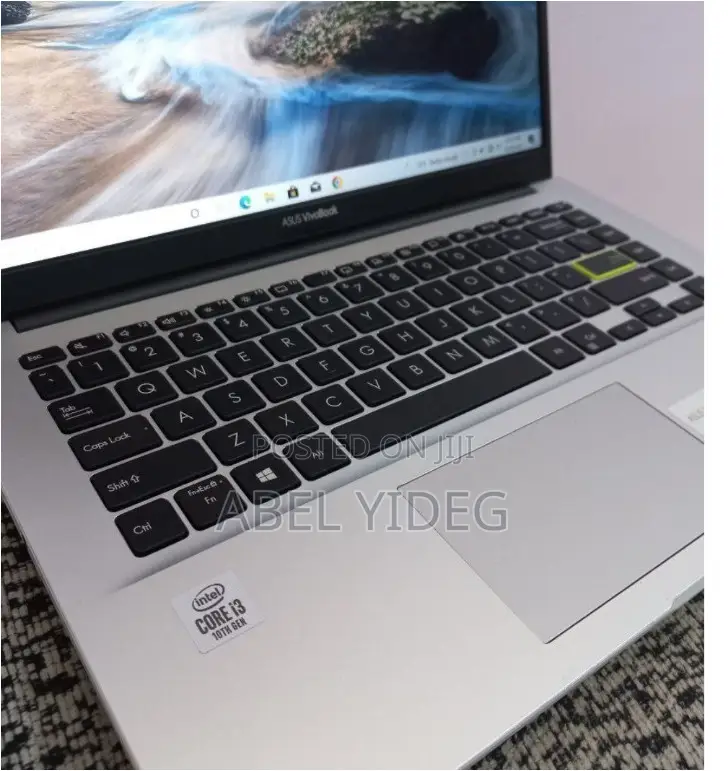 New Laptop Asus VivoBook V551LA 8GB Intel Core I3 SSD 256GB