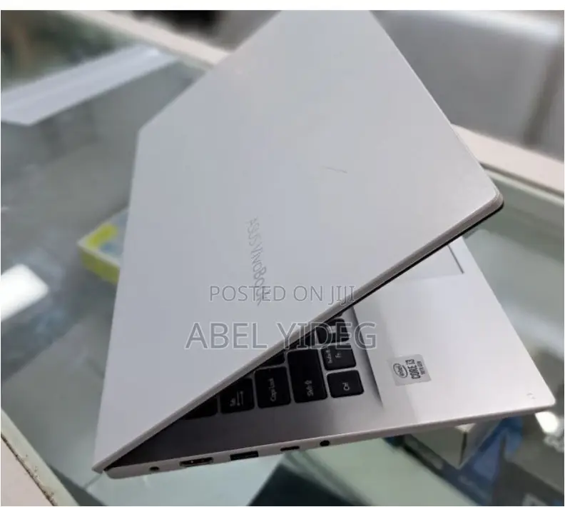 New Laptop Asus VivoBook V551LA 8GB Intel Core I3 SSD 256GB