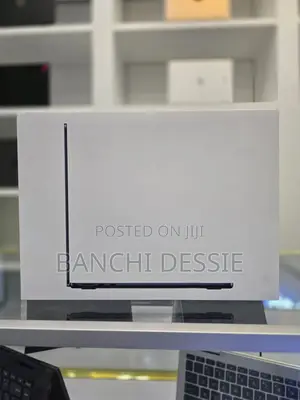 Photo - New Laptop Apple MacBook Air 2022 M2 8GB Apple M2 SSD 256GB