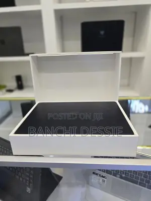 New Laptop Apple MacBook Air 2022 M2 8GB Apple M2 SSD 256GB