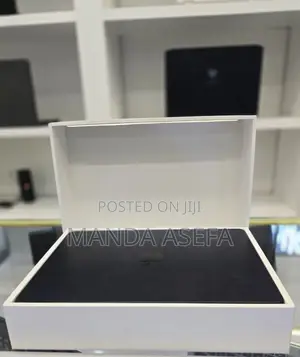 New Laptop Apple MacBook Air 2022 M2 8GB Apple M2 SSD 256GB