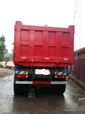 Sinotruk Howo 2021 Red