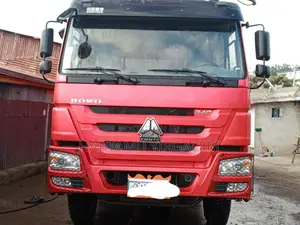 Photo - Sinotruk Howo 2021 Red