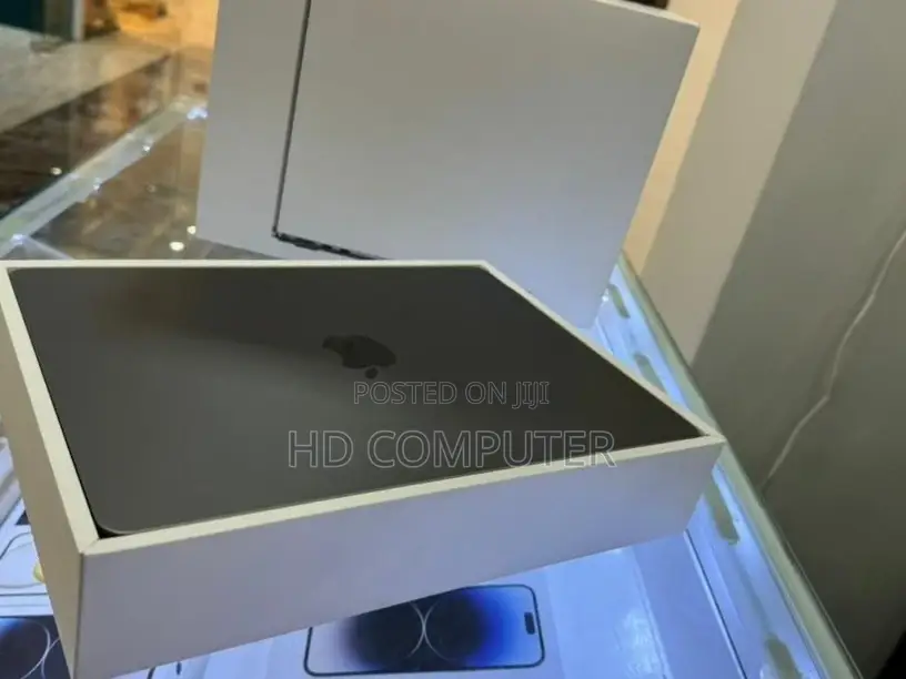 New Laptop Apple MacBook Air 2022 M2 8GB Intel Core I7 SSD 256GB