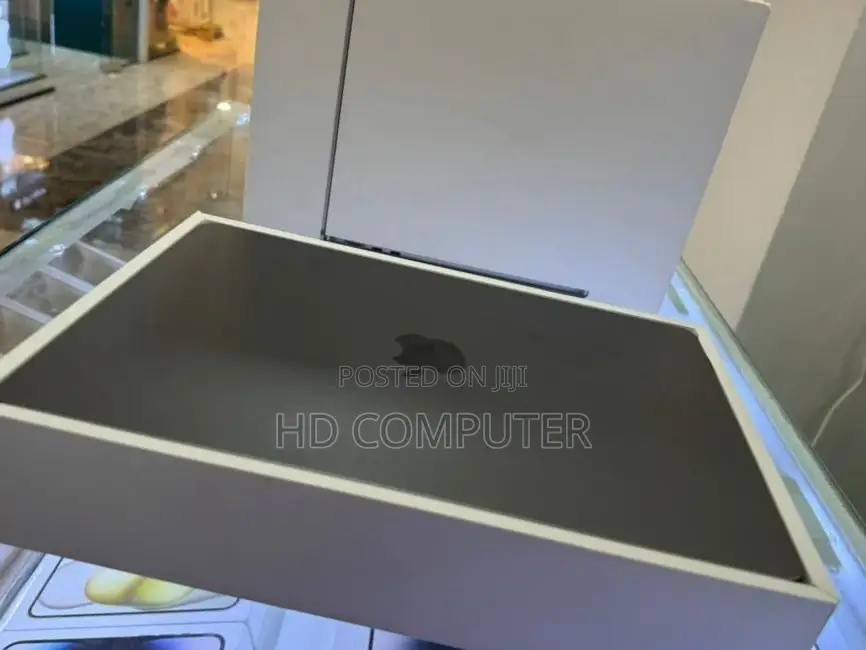 New Laptop Apple MacBook Air 2022 M2 8GB Intel Core I7 SSD 256GB