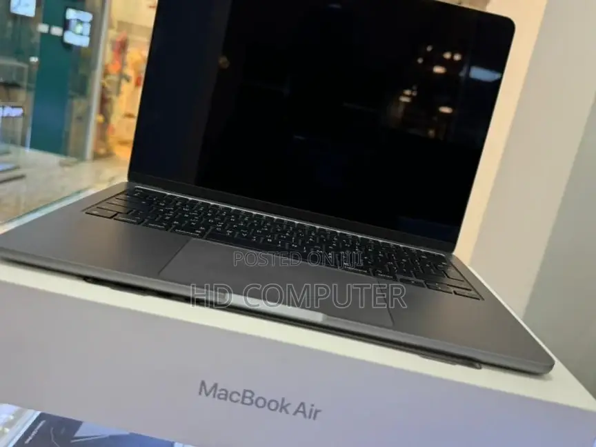 New Laptop Apple MacBook Air 2022 M2 8GB Intel Core I7 SSD 256GB