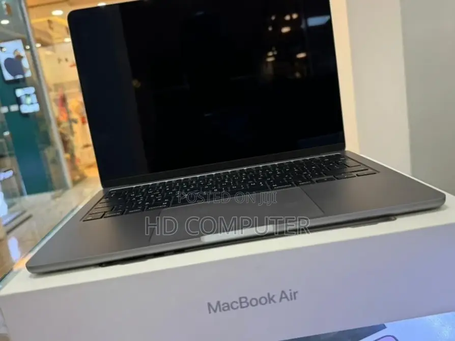 New Laptop Apple MacBook Air 2022 M2 8GB Intel Core I7 SSD 256GB