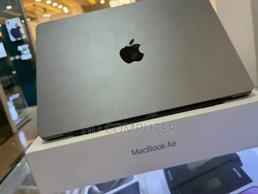 New Laptop Apple MacBook Air 2022 M2 8GB Intel Core I7 SSD 256GB