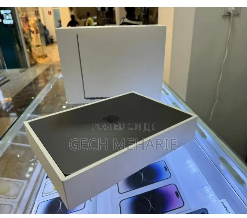 New Laptop Apple MacBook Air 2022 M2 8GB Apple M2 SSD 256GB