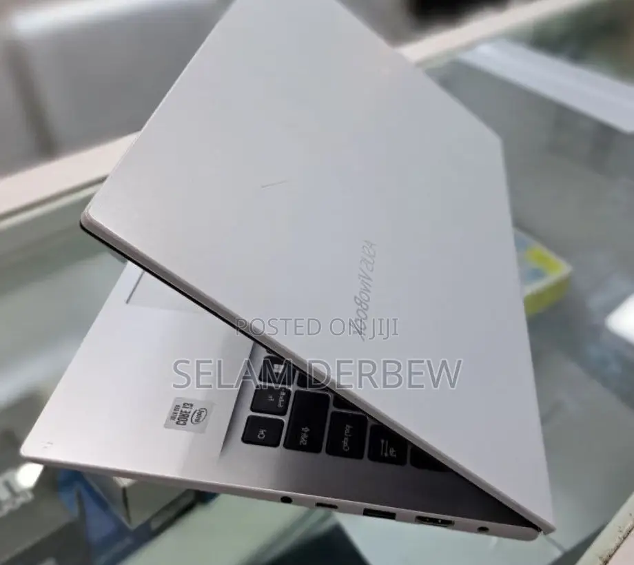 New Laptop Asus Vivobook E200HA 8GB Intel Core I3 SSD 256GB