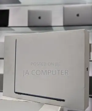 Photo - New Laptop Apple MacBook Air 2022 M2 8GB Intel Core I5 SSD 512GB