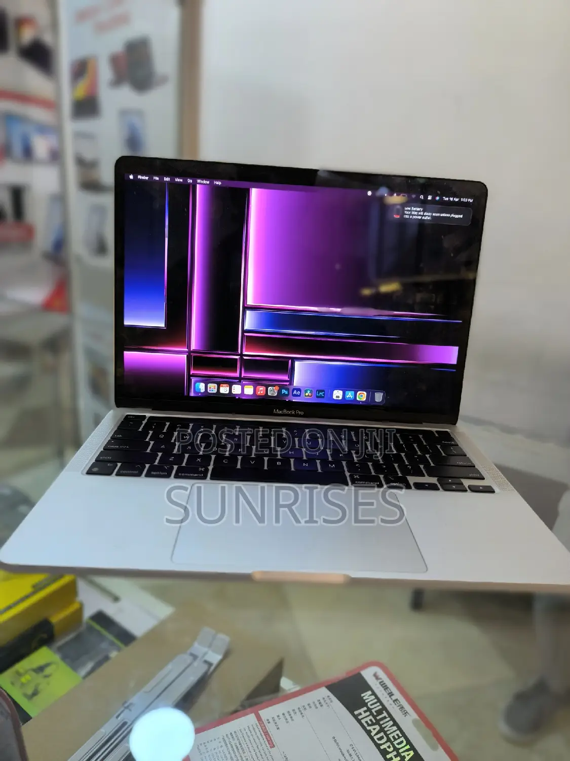New Laptop Apple MacBook Pro M1 8GB Apple M1 Pro SSD 256GB