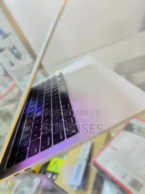 New Laptop Apple MacBook Pro M1 8GB Apple M1 Pro SSD 256GB