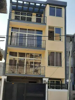 5bdrm House in በጣ, Bole for sale