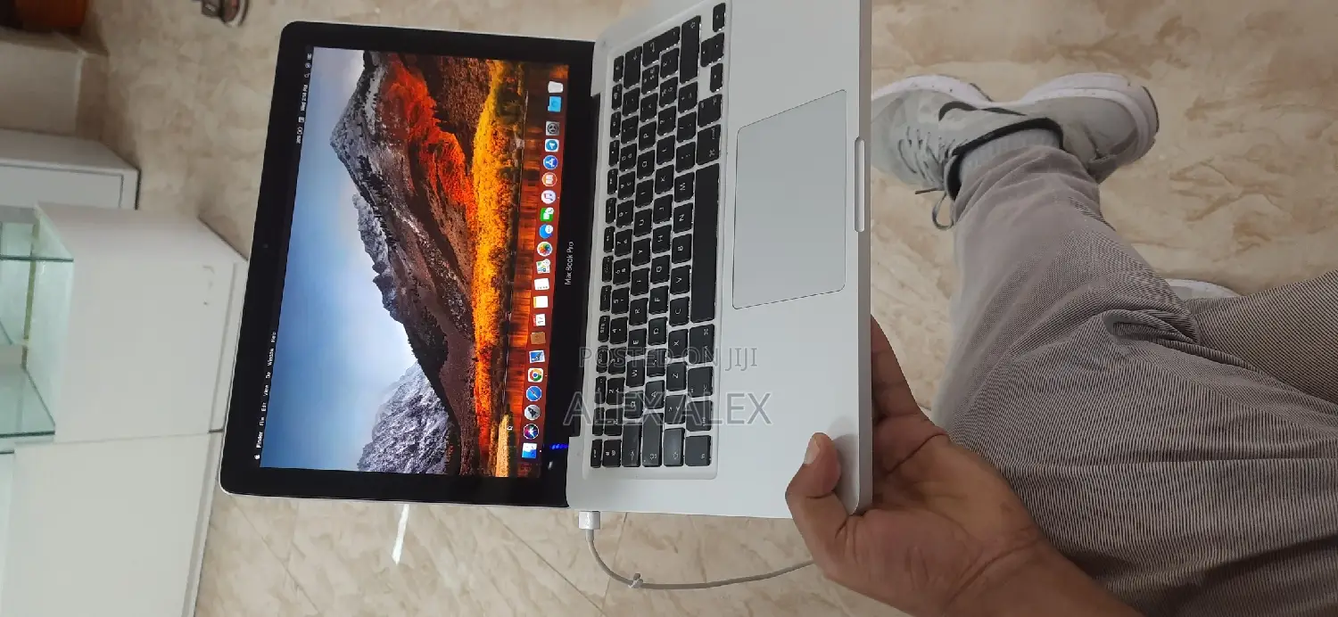 Laptop Apple MacBook 4GB Intel Core I5 HDD+SSD 500GB