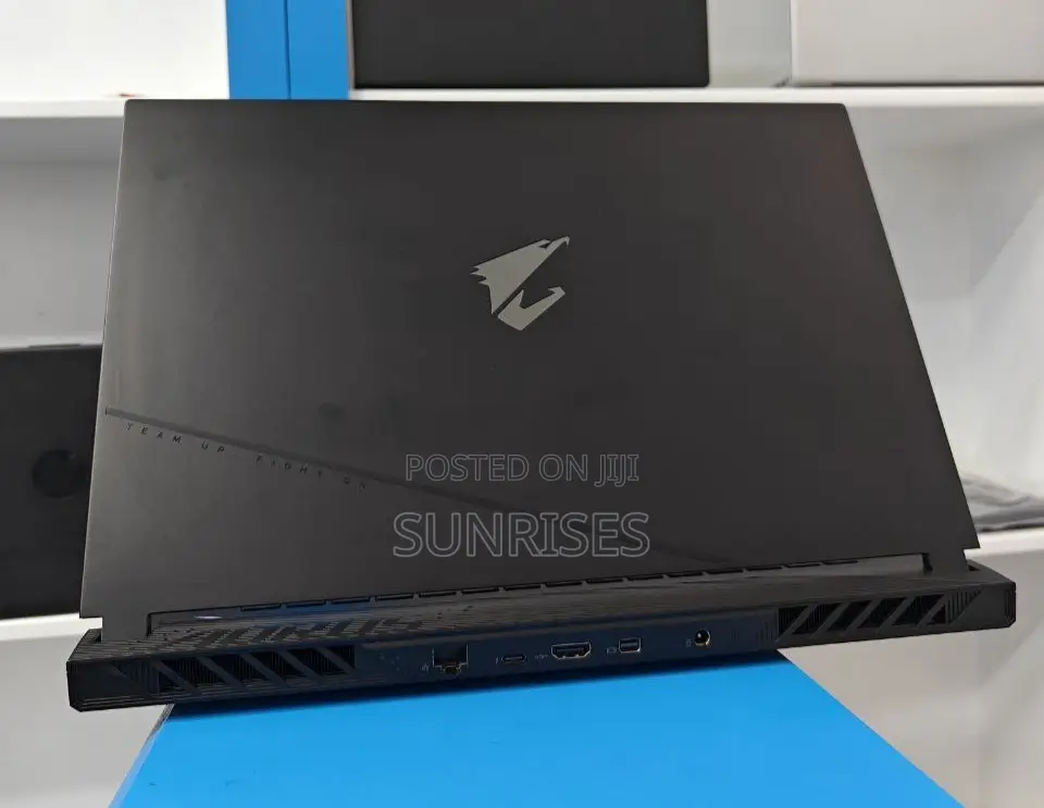 New Laptop Gigabyte AERO 15 8GB Intel Core I5 SSD 512GB