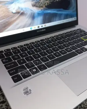 New Laptop Asus VivoBook 15 X505BA 8GB Intel Core i3 SSD 256GB