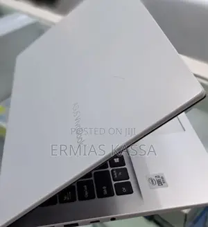 New Laptop Asus VivoBook 15 X505BA 8GB Intel Core i3 SSD 256GB