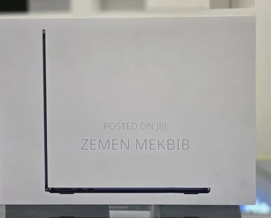 New Laptop Apple MacBook Air 2022 M2 8GB Intel Core I7 SSD 256GB