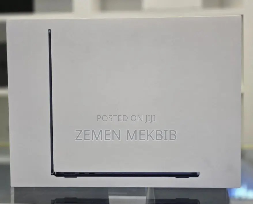 New Laptop Apple MacBook Air 2022 M2 8GB Intel Core I7 SSD 256GB