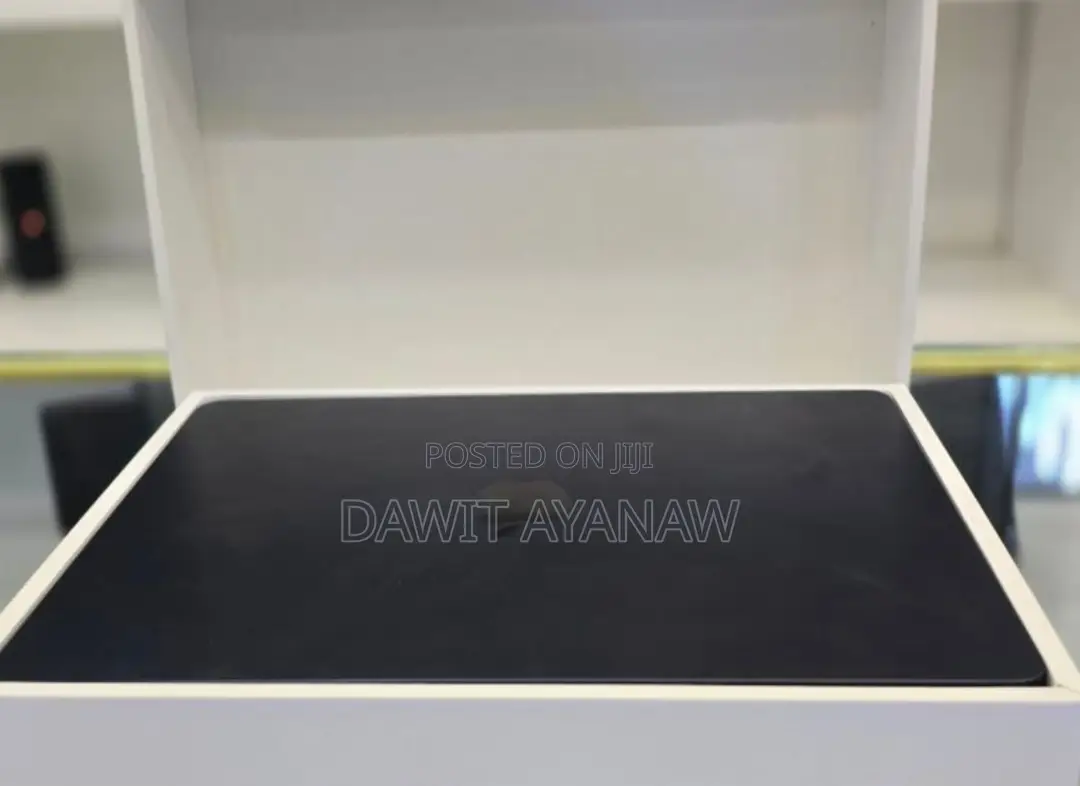 New Laptop Apple MacBook Pro M1 8GB Apple M2 SSD 256GB