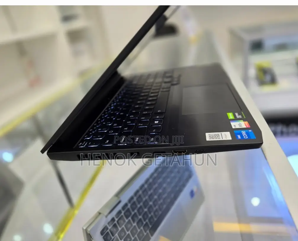 New Laptop Lenovo Ideapad 3 8GB Intel Core i5 HDD 1T