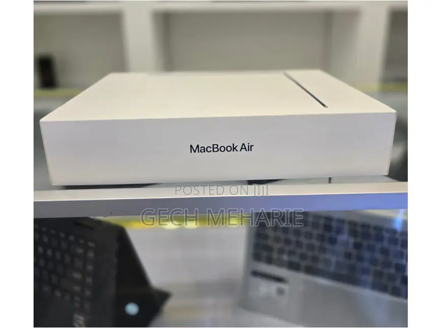 New Laptop Apple MacBook Air 2022 M2 16GB SSD 256GB