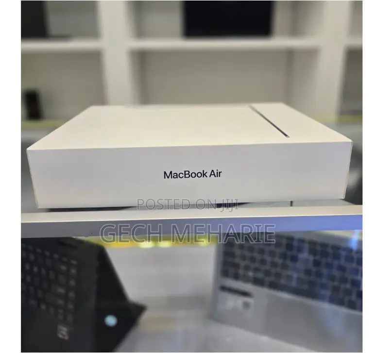 New Laptop Apple MacBook Air 2022 M2 16GB SSD 256GB