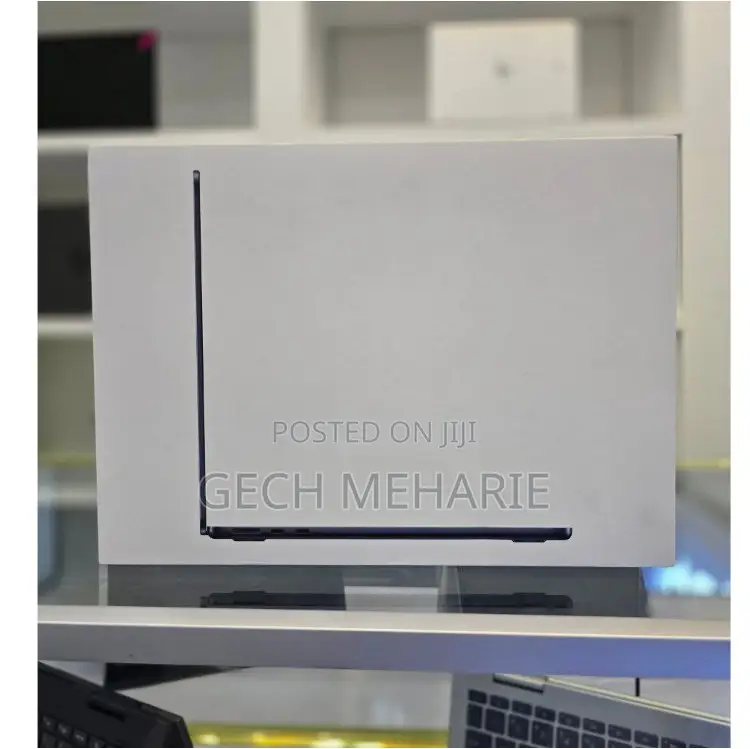 New Laptop Apple MacBook Air 2022 M2 16GB SSD 256GB